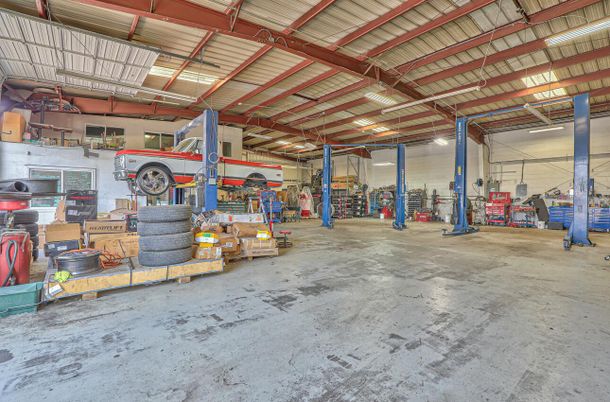 Garage, Interior