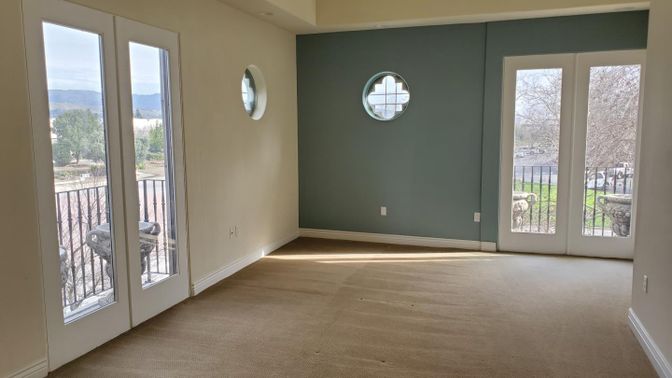 Empty room, Interior