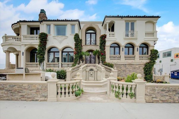 Exterior, Facade, Mediterranean