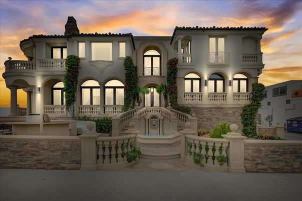 Exterior, Facade, Mediterranean