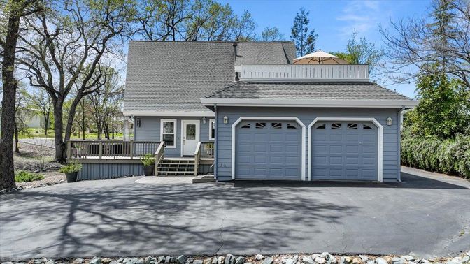 Attached, Exterior, Facade, Cape Cod