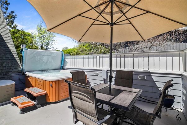 Exterior, Hot Tub