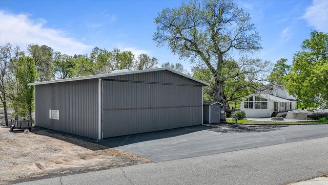 Detached Garage, Exterior