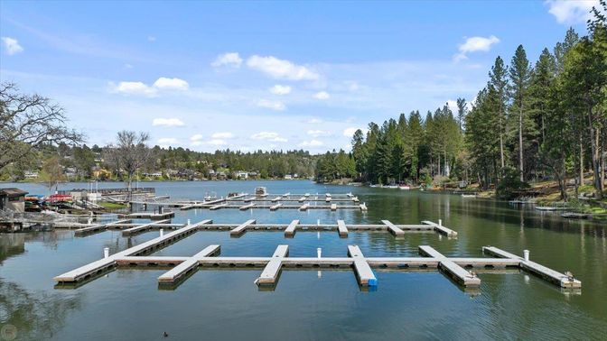 Exterior, Lake