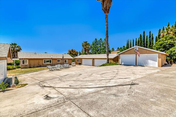 Backyard, Detached Garage, Exterior