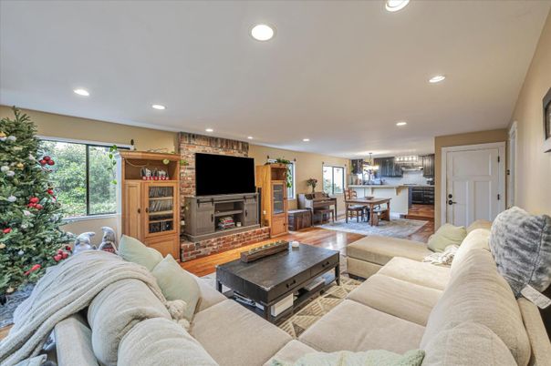 Dining room, Interior, Living room, Pendant Lights, Recessed Lighting, Wood Texture Flooring