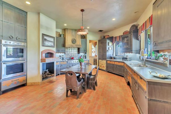 Dining room, Interior, Kitchen, Pendant Lights, Recessed Lighting, Stainless Steel Appliances