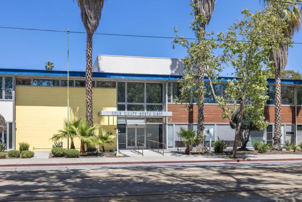 Exterior, Facade, Modern