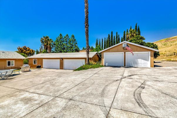 Detached Garage, Exterior