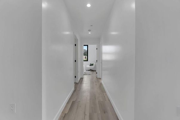 Interior, Recessed Lighting, Wood Texture Flooring