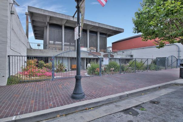Exterior, Facade, Modern
