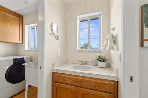 Interior, Washer, Wood Texture Flooring
