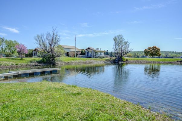 Exterior, Lake