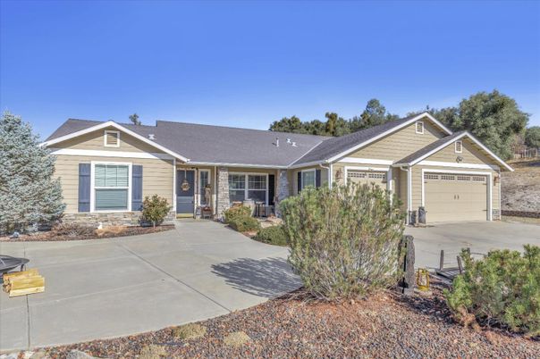 Attached, Exterior, Facade, Ranch