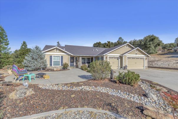 Attached, Exterior, Facade, Ranch