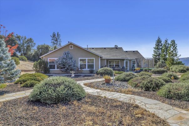 Backyard, Exterior, Facade, Ranch