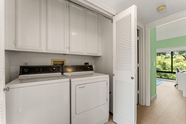 Interior, Utility Closets, Washer, Wood Texture Flooring