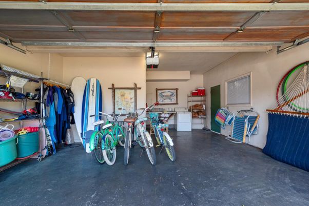 Garage, Interior