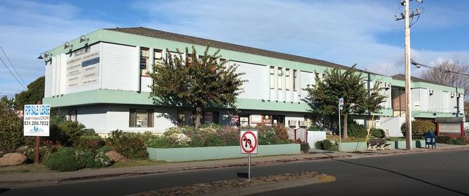 Exterior, Facade, Modern
