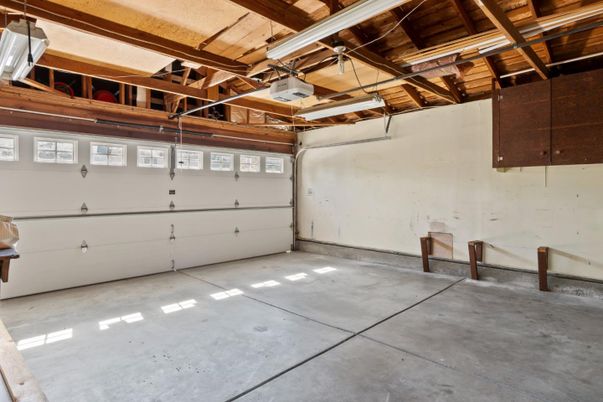 Garage, Interior, Wooden Beams