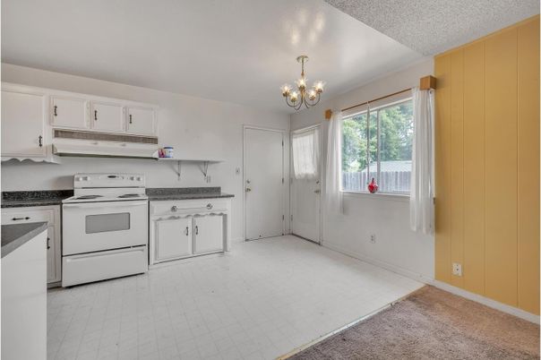 Chandelier, Interior, Kitchen