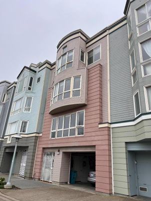 Exterior, Facade, Rowhouse