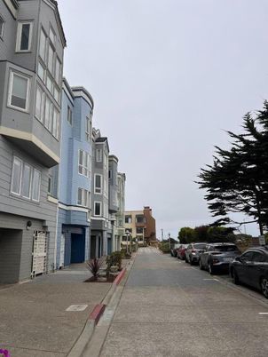 Exterior, Facade, Rowhouse