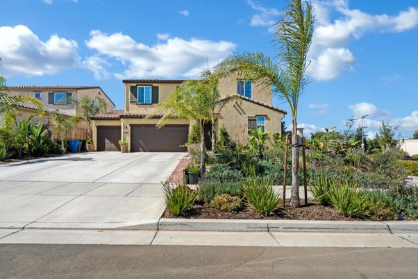 Attached, Exterior, Facade, Mediterranean