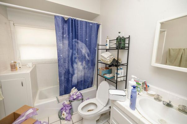 Bathroom, Interior, Tile Countertops