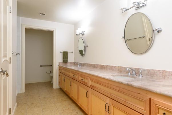 Bathroom, Dual Sink Vanities, Interior, Recessed Lighting