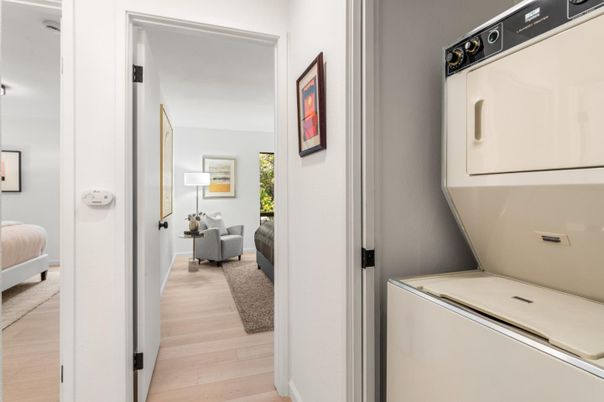 Interior, Utility Closets, Washer, Wood Texture Flooring