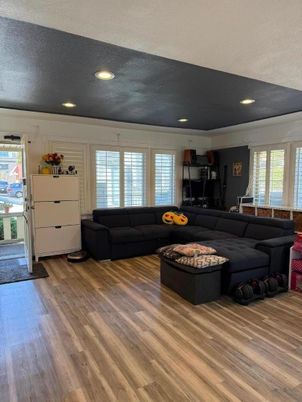 Interior, Living room, Recessed Lighting, Wood Texture Flooring