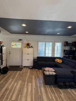 Interior, Living room, Recessed Lighting, Wood Texture Flooring