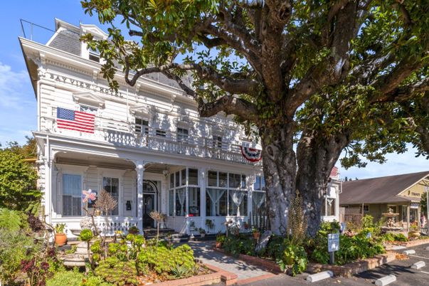 Exterior, Facade, Queen Anne Victorian
