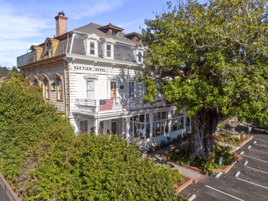 Exterior, Facade, Queen Anne Victorian