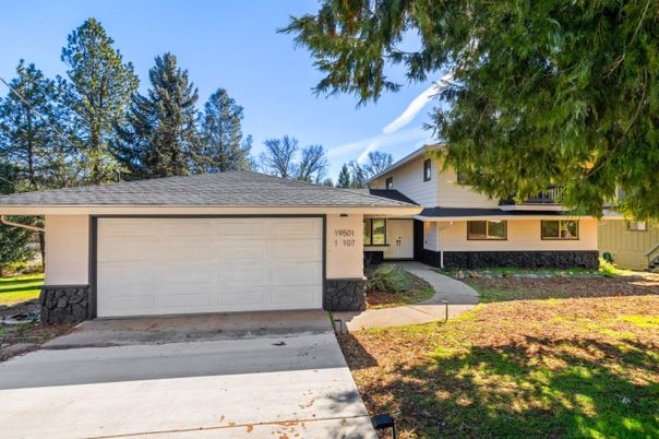 Attached, Exterior, Facade, Ranch