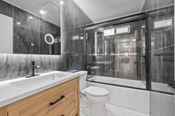 Bathroom, Interior, Marble, Marble Walls, Recessed Lighting