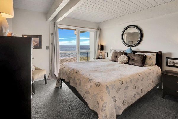 Bedroom, Interior, Water