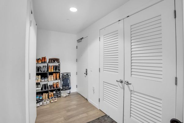 Interior, Recessed Lighting, Wood Texture Flooring