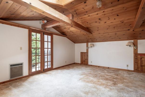 Empty room, Interior, Wooden Beams, Wooden Ceilings