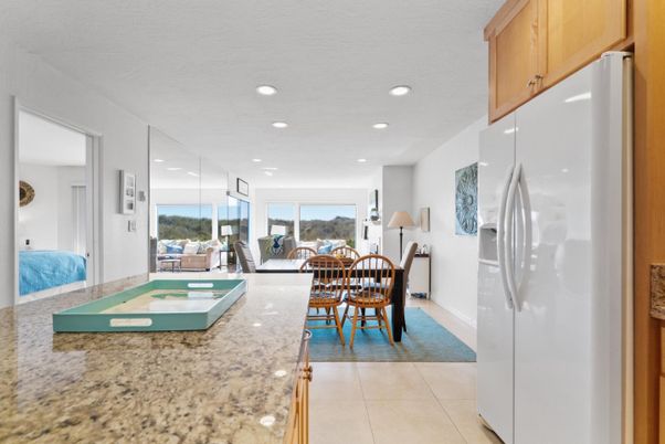Dining room, Interior, Living room, Recessed Lighting
