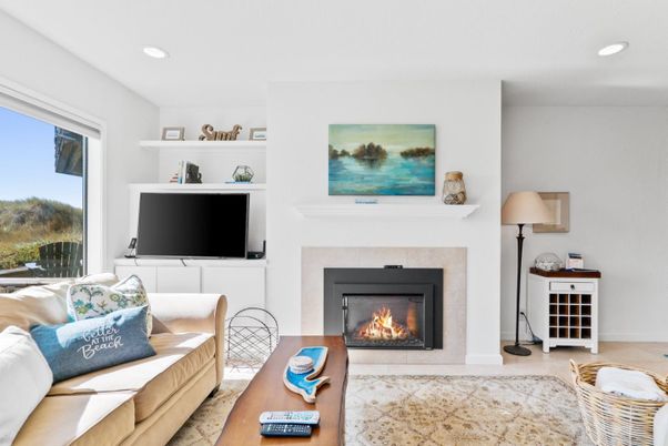 Fireplace, Interior, Living room, Recessed Lighting