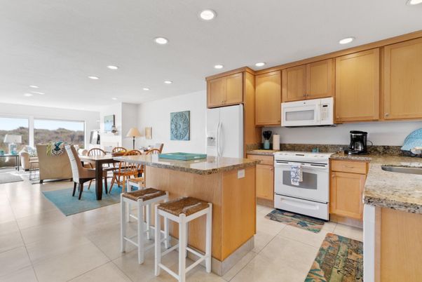 Dining room, Interior, Kitchen, Recessed Lighting