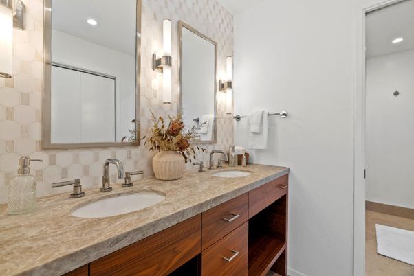 Bathroom, Dual Sink Vanities, Interior, Recessed Lighting