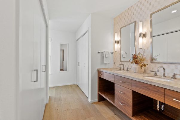 Bathroom, Dual Sink Vanities, Interior, Wood Texture Flooring