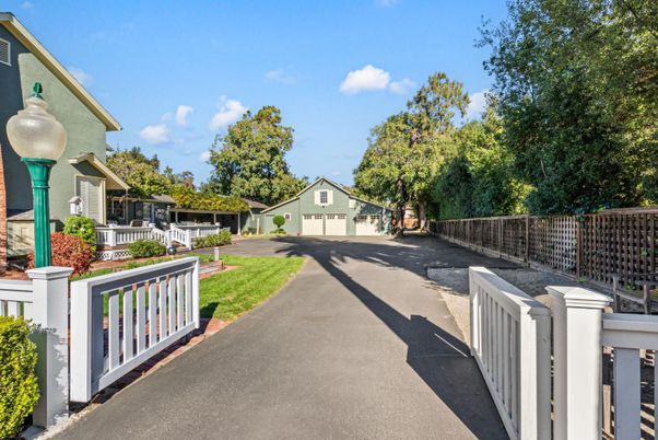 Detached Garage, Exterior