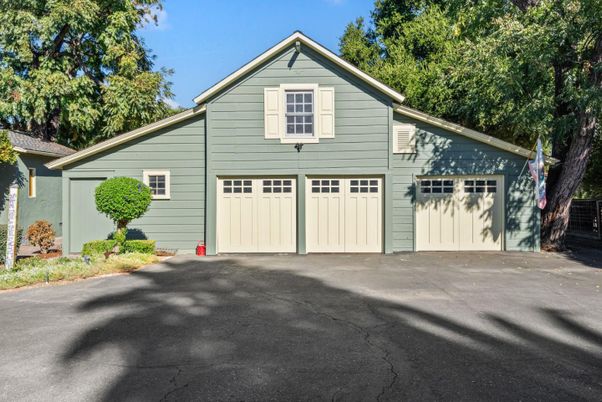 Attached, Exterior, Facade, American Craftsman