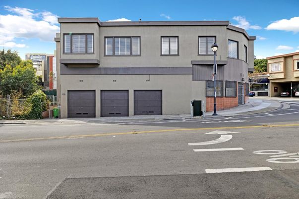 Attached, Exterior, Facade, Rowhouse