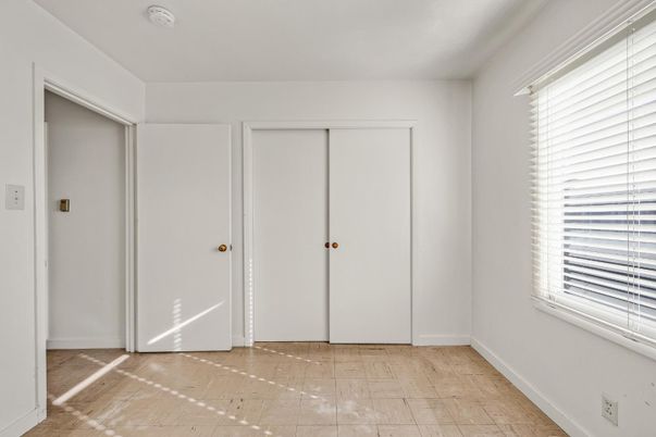 Elevator, Empty room, Interior