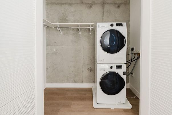 Interior, Utility Closets, Washer, Wood Texture Flooring